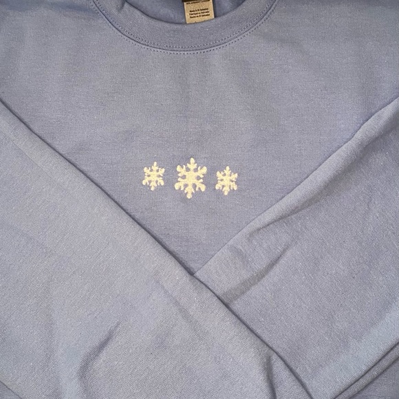 light blue winter snowflake embroidery crewneck sweatshirt - Picture 2 of 3